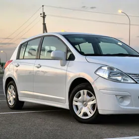 Nissan Versa 2012