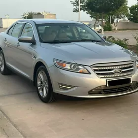 Ford Taurus 2013