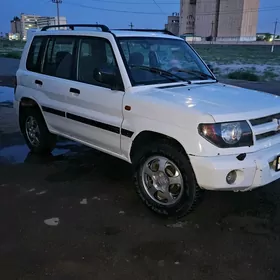 Mitsubishi Pajero 2000