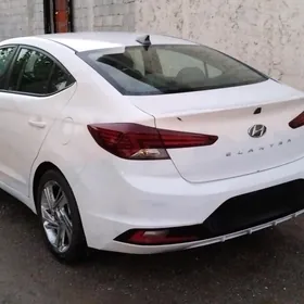 Hyundai Elantra 2019