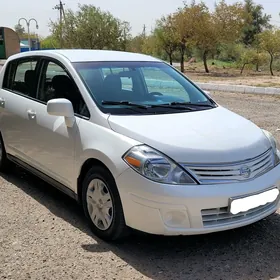 Nissan Versa 2011