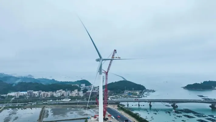 В Китае установили мощную ветряную турбину: ротор размером с 7 футбольных полей