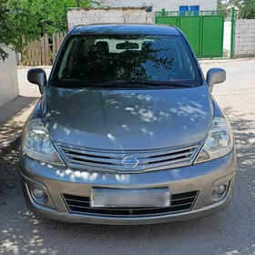 Nissan Versa 2012