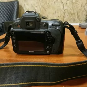 Nikon D90 18-105