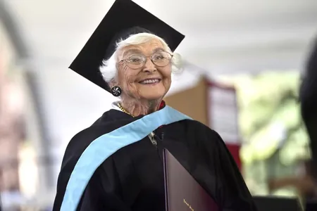 105-летняя американка получила диплом магистра в Стэнфорде: спустя 83 года