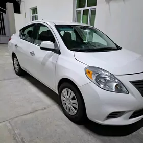 Nissan Versa 2013