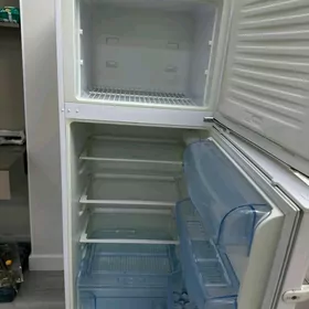 продается холодильник Beko