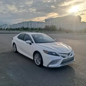 Toyota Camry 2021