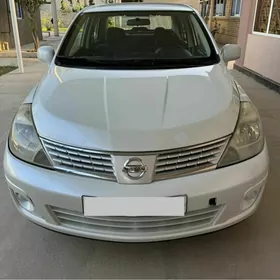 Nissan Tiida 2010