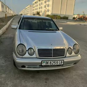 Mercedes-Benz E320 1996