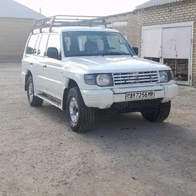 Mitsubishi Montero 1999