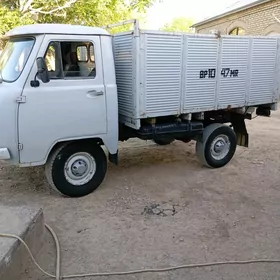 UAZ Profi 1985