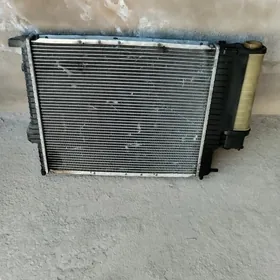 BMW e34 radiyator