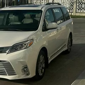 Toyota Sienna 2018