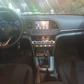 Hyundai Elantra 2019