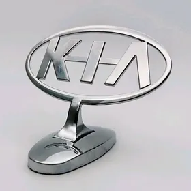 KiA kapot emblemalary