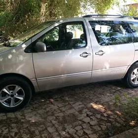 Toyota Sienna 2001