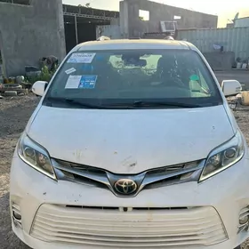 Toyota Sienna 2019