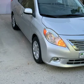 Nissan Versa 2013