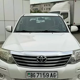 Toyota Fortuner 2012