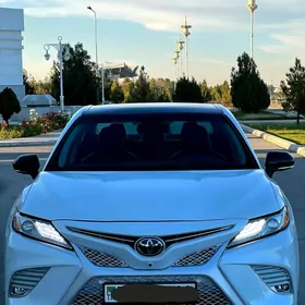 Toyota Camry 2019