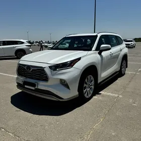 Toyota Highlander 2021