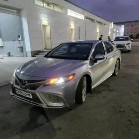 Toyota Camry 2021