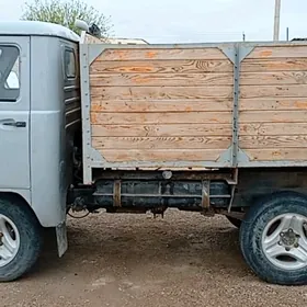 UAZ 452 1980