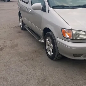 Toyota Sienna 2001