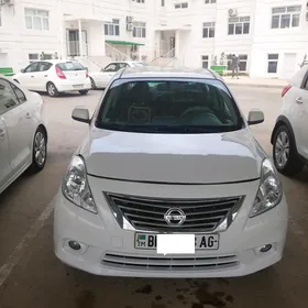 Nissan Versa 2011