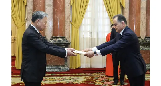 Посол Туркменистана вручил верительные грамоты президенту Вьетнама