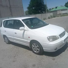 Kia Carens 2000