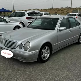 Mercedes-Benz E320 2001