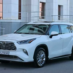 Toyota Highlander 2021