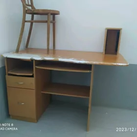 kompyuterni stol