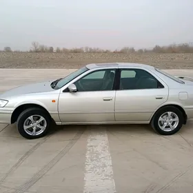 Toyota Camry 2001