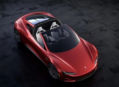 Mask eýýäm üstümizdäki ýylda uçýan Tesla Roadster elektrik awtoulagyny hödürlemegi wada berdi