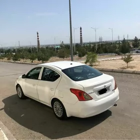 Nissan Versa 2012