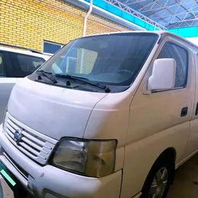 Nissan Urvan 2004