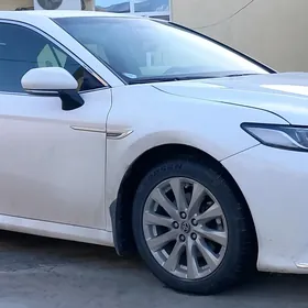 Toyota Camry 2018