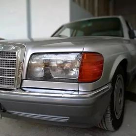 Mercedes-Benz W126 1989