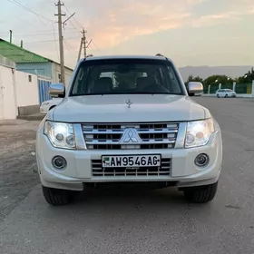 Mitsubishi Pajero 2013