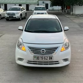 Nissan Versa 2011