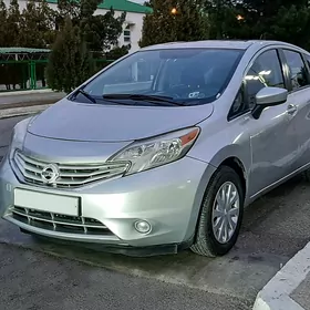 Nissan Versa 2015