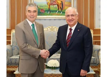 Gurbanguly Berdimuhamedow Türkiýäniň milli goranmak ministri bilen duşuşdy
