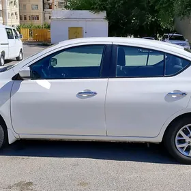 Nissan Versa 2016