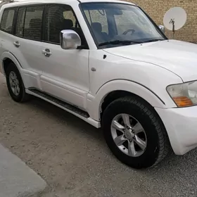 Mitsubishi Pajero 2003