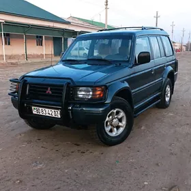 Mitsubishi Montero 1995