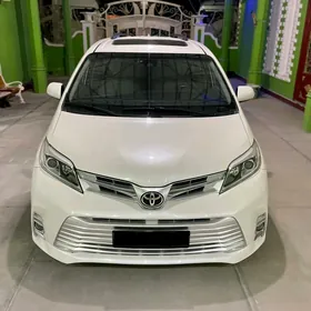 Toyota Sienna 2019