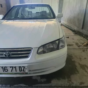 Toyota Camry 2001